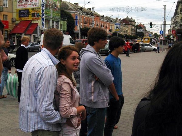 У центрі Луцька декламували вірші. ФОТО